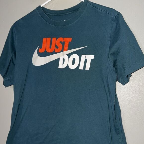 Men’s Nike short sleeve graphic top size medium - Picture 1 of 6